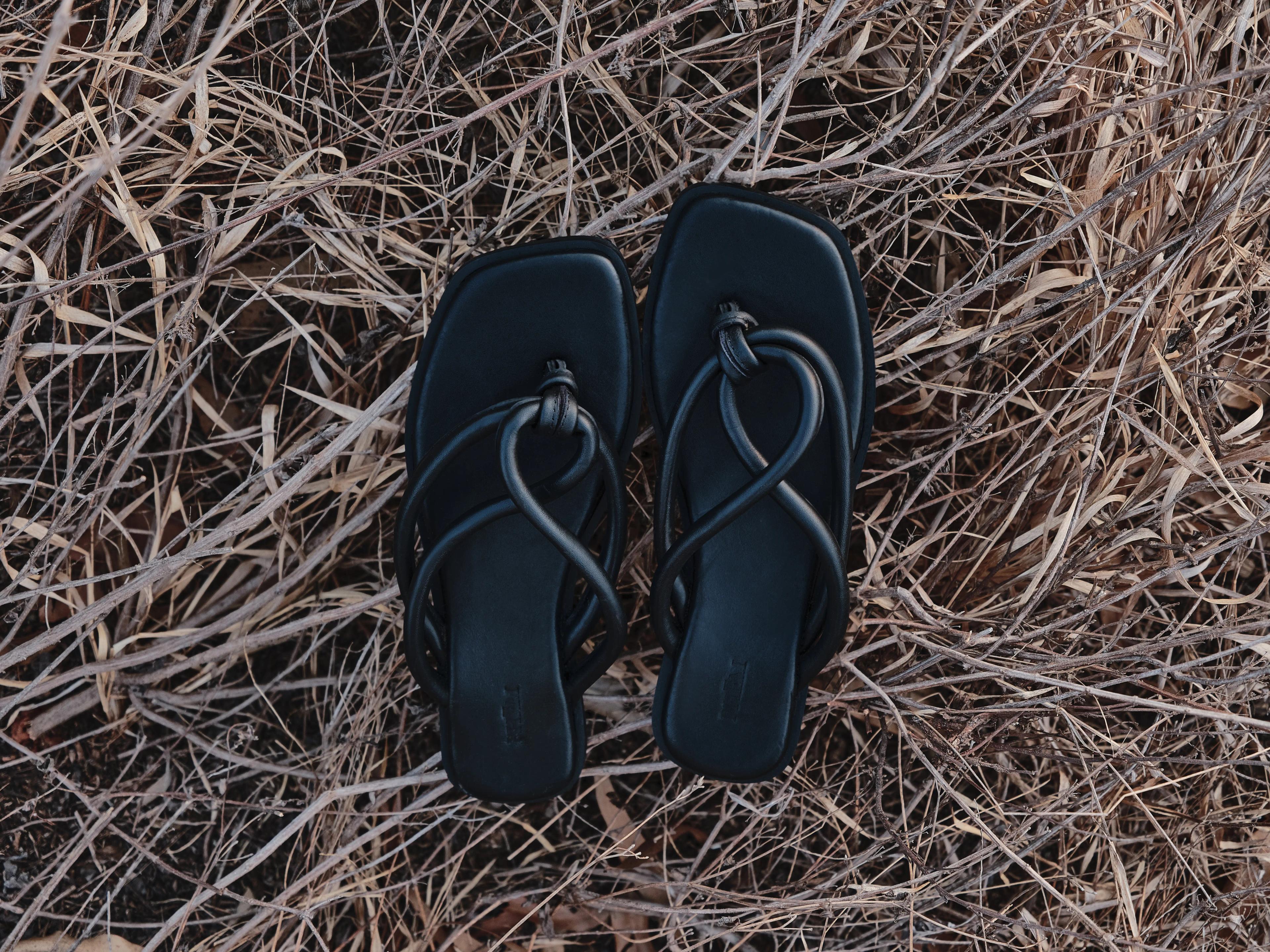 The Twist Sandals Unisex